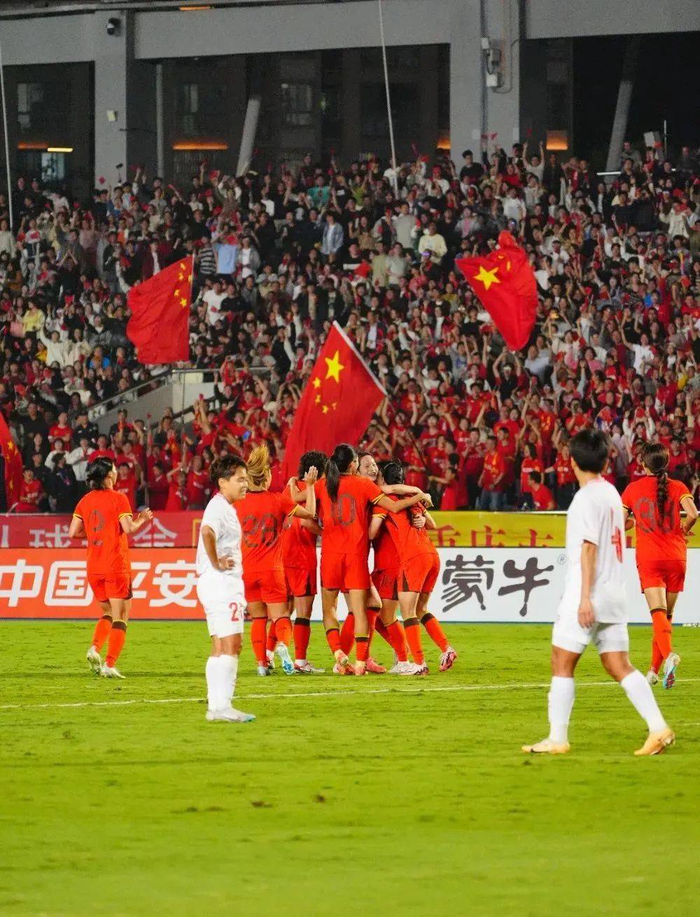 关于国际女足赛事紧张进行，中国队表现引关注的信息