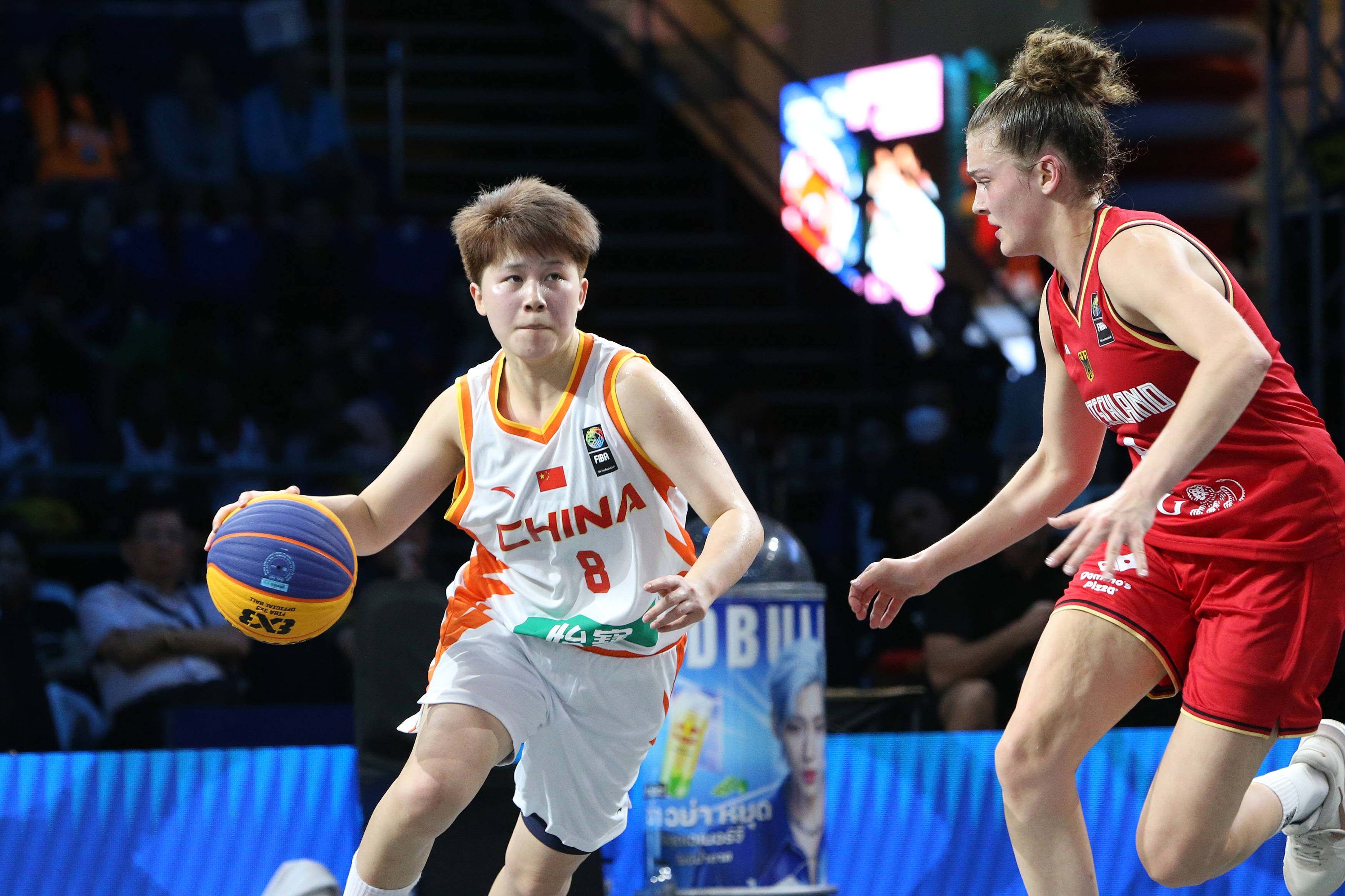 九游体育-美国女篮实力横扫对手，夺得国际杯冠军
