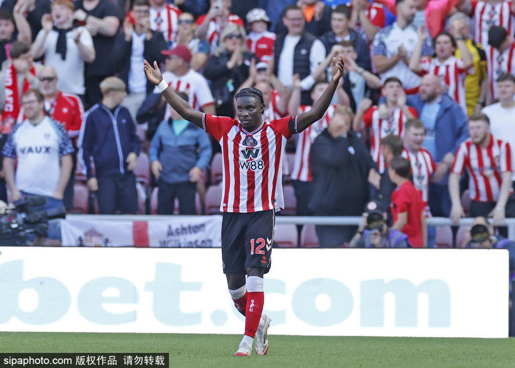 关于伯恩利继续保持不败，球队引领先头集团的信息