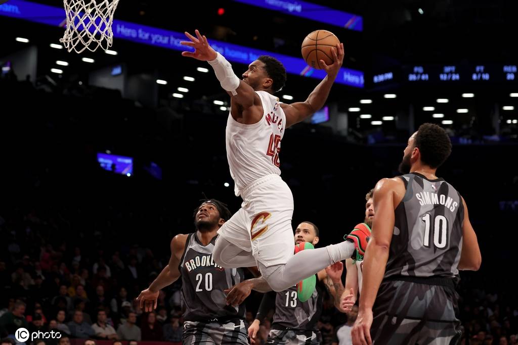 网队客场击败篮网，取得胜利