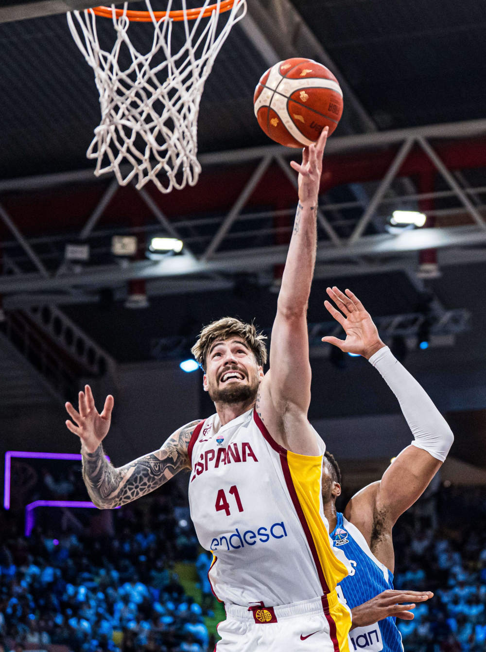男子篮球比赛中，西班牙队获胜