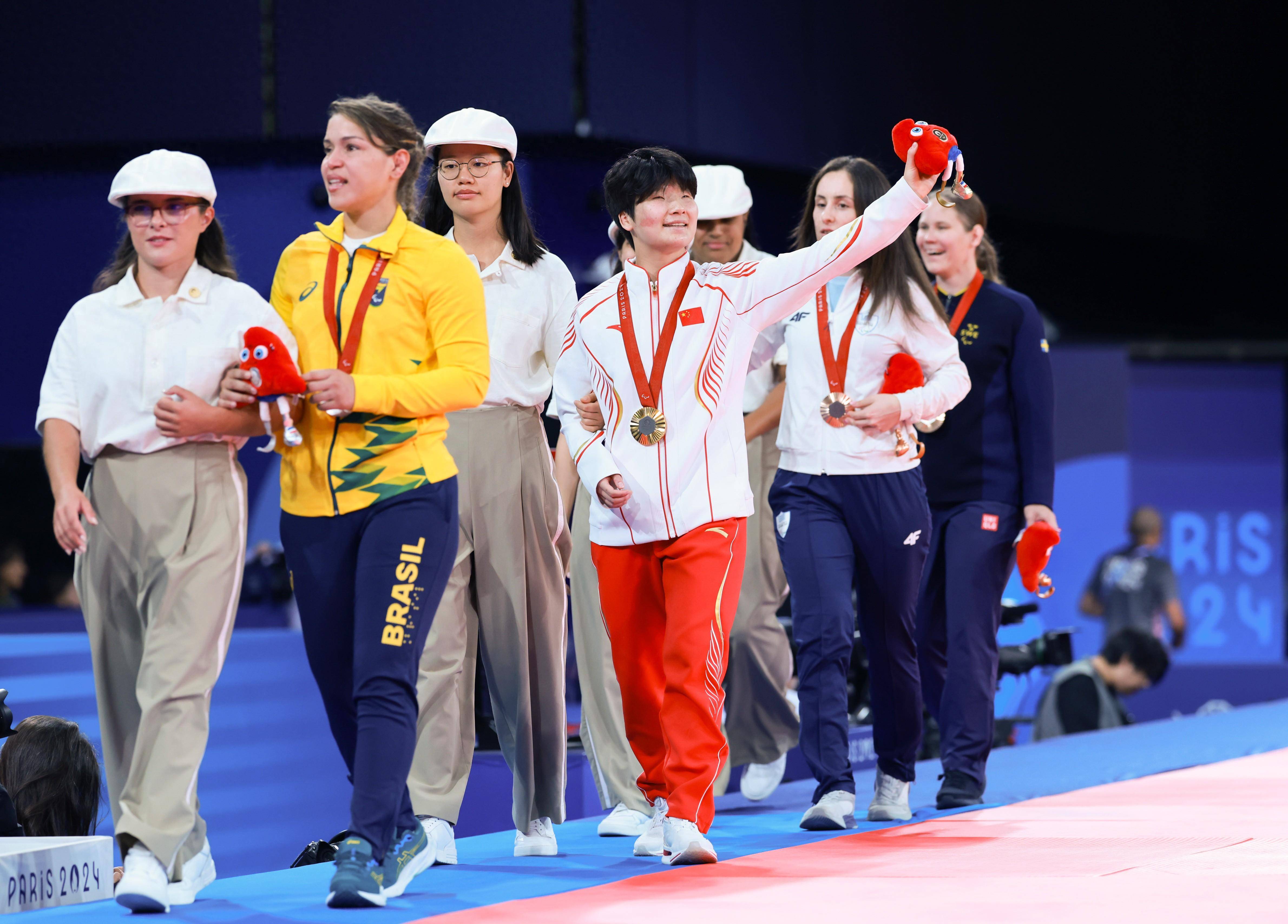 九游体育app-立陶宛游泳运动员深陷困境，逆转胜利