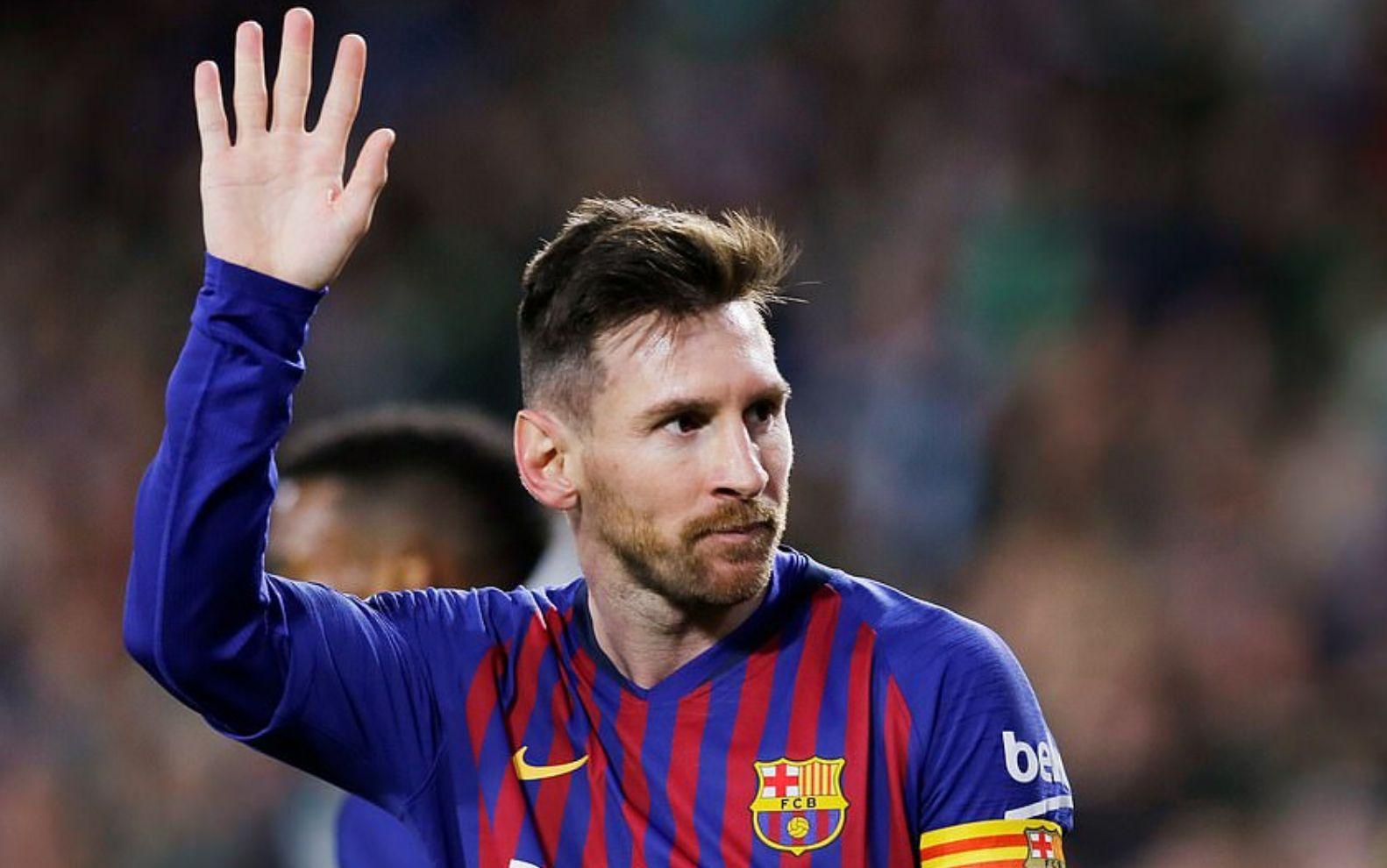 梅西突然宣布离开巴塞罗那,转会消息引发热议 梅西突然宣布离开巴塞罗那,转会消息引发热议