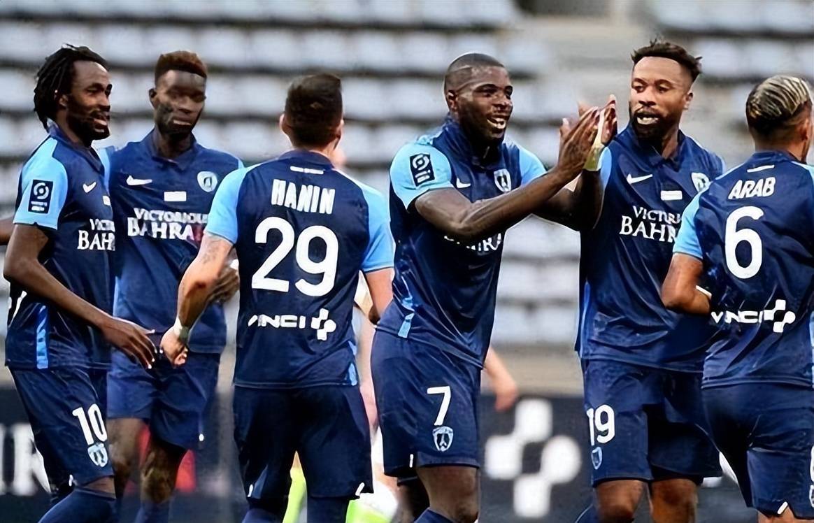 包含阿雅克肖队在对阵勒阿弗尔队的激烈比赛中胜出的词条 包含阿雅克肖队在对阵勒阿弗尔队的激烈比赛中胜出的词条