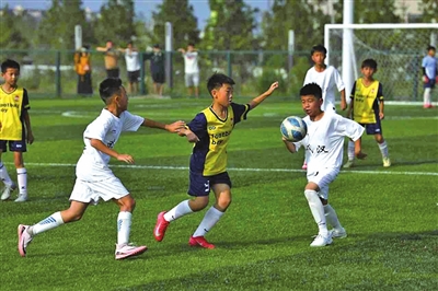 足球联赛强队实力激烈角逐，实力球队角逐脚步探索的简单介绍