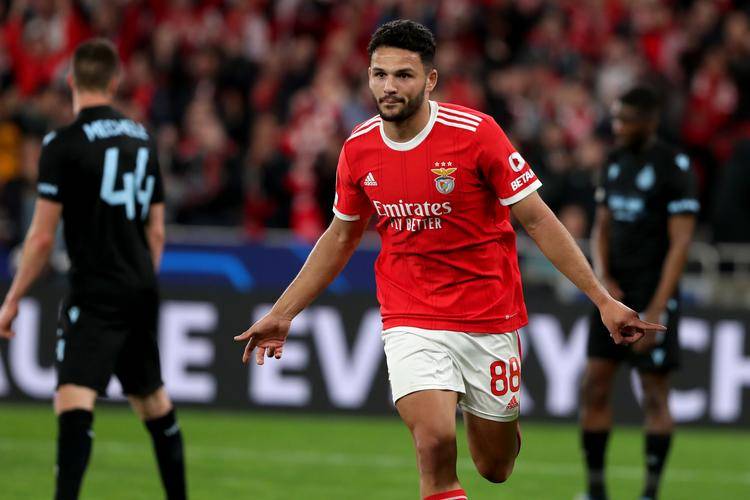 九游体育官网入口-勒沃库森客场首秀惨败，球队需调整战术