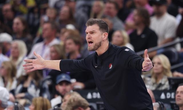 开拓者内讧事件曝光，球队管理层面临挑战的简单介绍